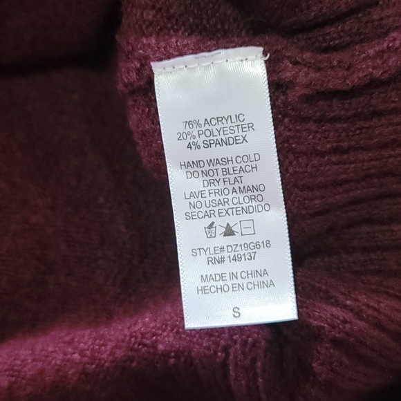 Burgundy Ribbed Trim Turtleneck Sweater - Picture 7 of 7